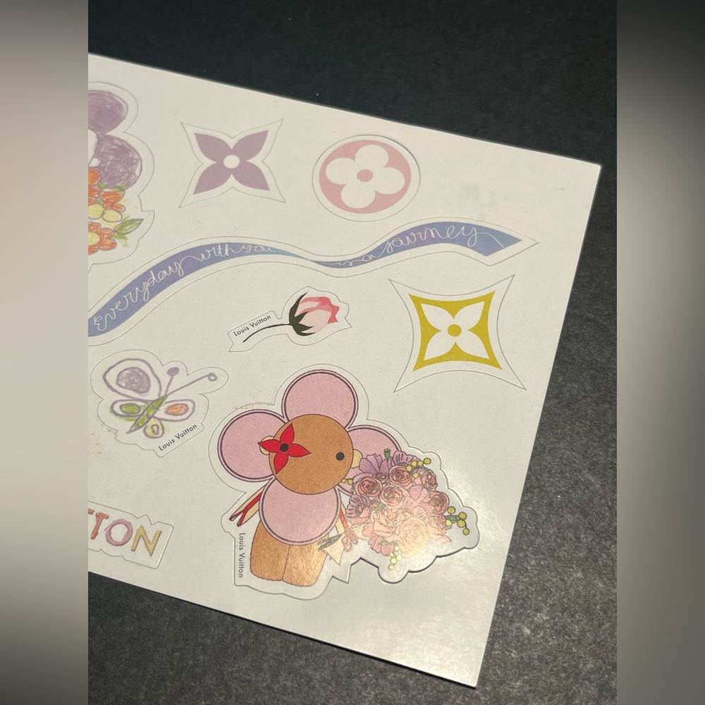 Louis Vuitton Decorative paper cut out set 🎀🎀🎀🎀🎀🎀🎀🎀🎀🎀🎀🎀🎀🎀🎀 - Picture 3 of 4